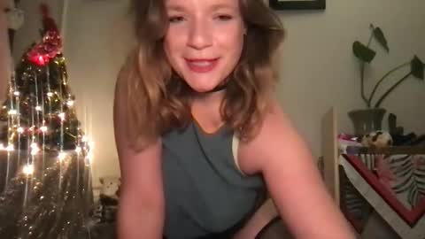 seturselfonfyre online show from December 4, 2025, 6:23 am