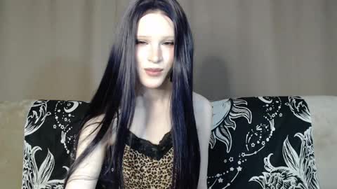 Nextdoor Princess online show from April 26, 2026, 10:13 am