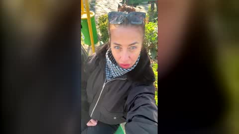 Snapshot of sextilyon chatting on December 19, 2025, 10:11 am sextilyon online show from December 19, 2025, 10:11 am