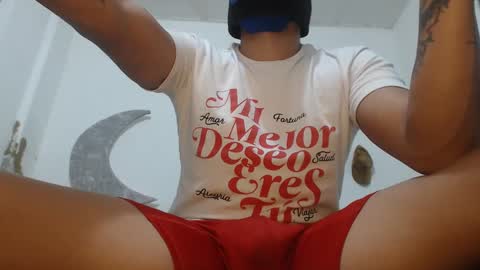 Snapshot of sextshotlati chatting on February 21, 2025, 8:40 am thiago online show from February 21, 2025, 8:40 am