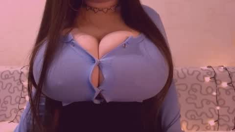 Julia online show from December 21, 2025, 11:17 am