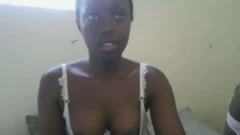 Snapshot of sexxy_kyla chatting on October 15, 2025, 11:32 am sexxy_kyla online show from October 15, 2025, 11:32 am