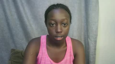 Snapshot of sexxy_kyla chatting on October 16, 2025, 4:35 am sexxy_kyla online show from October 16, 2025, 4:35 am