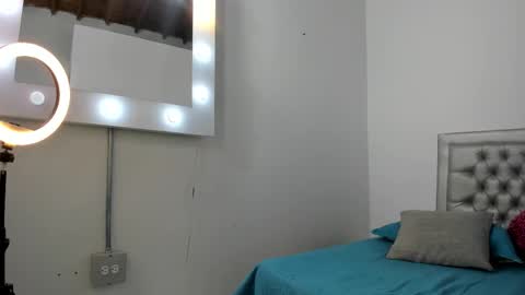 sexxylatincouple1 online show from November 6, 2025, 10:05 am