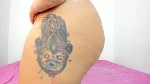 Snapshot of sexxylatincouple1 chatting on February 10, 2026, 10:08 am sexxylatincouple1 online show from February 10, 2026, 10:08 am