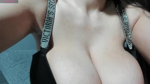 Snapshot of sexxymeriemm chatting on February 3, 2025, 10:47 am sexxymeriemm online show from February 3, 2025, 10:47 am
