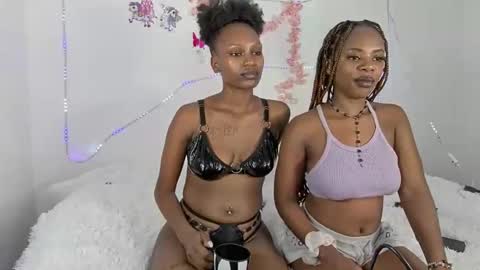 sexxypixie online show from April 15, 2026, 9:37 pm