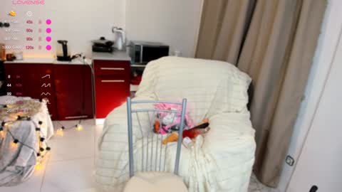 Snapshot of sexy__nimph chatting on December 6, 2024, 10:30 pm Alice online show from December 6, 2024, 10:30 pm