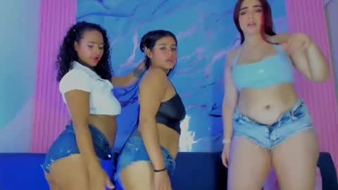 Snapshot of sexy_bitches_bisex chatting on November 16, 2025, 4:23 pm Zara and Leidy online show from November 16, 2025, 4:23 pm