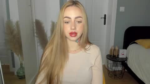 C o r a l i e online show from May 9, 2026, 6:51 am