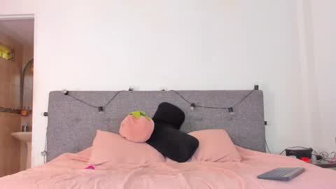 sexy_couple_xx1 online show from February 11, 2026, 7:19 pm