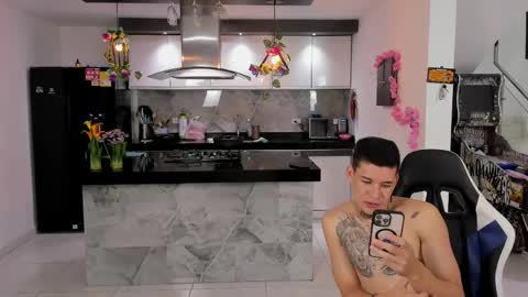 WENDY  MAX  AND VICKY online show from April 17, 2026, 4:15 am