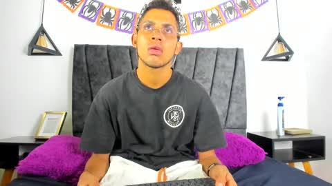 Snapshot of sexy_latin_cum chatting on October 27, 2025, 3:43 am sexy_latin_cum online show from October 27, 2025, 3:43 am