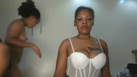 sexy_lyna online show from February 18, 2026, 4:25 pm