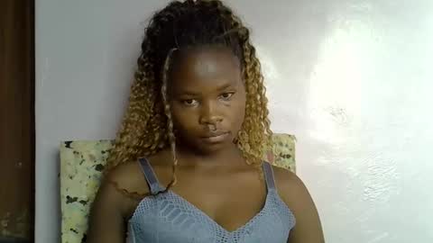 Snapshot of sexy_molyne chatting on January 17, 2026, 1:43 am Molyne online show from January 17, 2026, 1:43 am