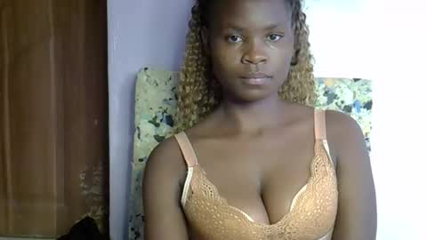 Snapshot of sexy_molyne chatting on January 18, 2026, 1:59 pm Molyne online show from January 18, 2026, 1:59 pm