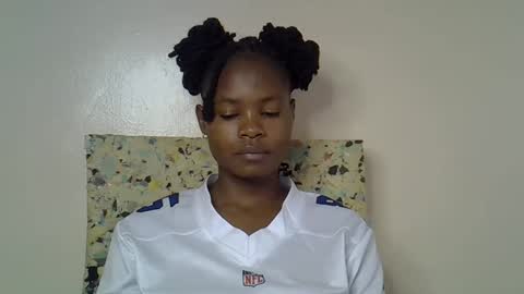 Molyne online show from March 19, 2026, 1:31 am