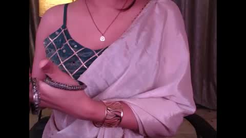 Snapshot of sexy_myra18 chatting on November 17, 2025, 4:29 am myra online show from November 17, 2025, 4:29 am