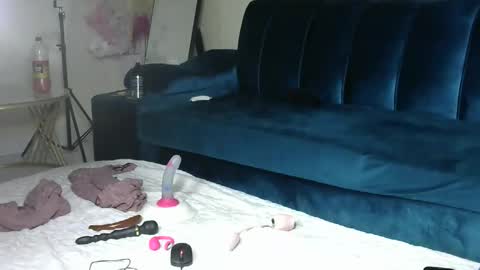 sexy pigeon online show from February 16, 2026, 1:46 am