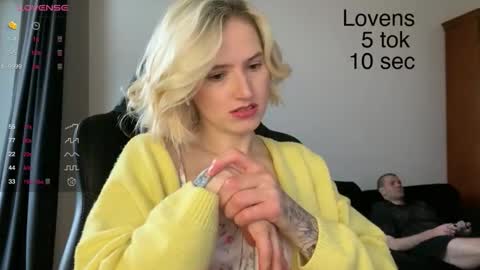Snapshot of sexy_sweets chatting on October 22, 2025, 7:41 am Sexy-Sweets online show from October 22, 2025, 7:41 am