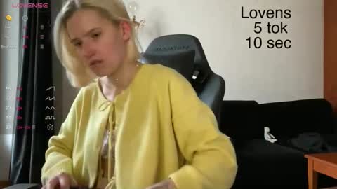 Snapshot of sexy_sweets chatting on October 23, 2025, 9:41 am Sexy-Sweets online show from October 23, 2025, 9:41 am