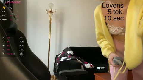 Snapshot of sexy_sweets chatting on October 24, 2025, 6:21 am Sexy-Sweets online show from October 24, 2025, 6:21 am
