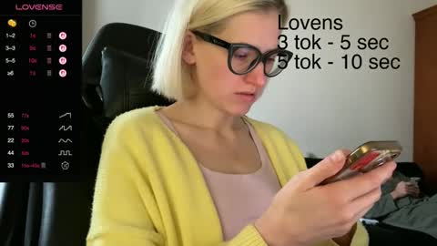 Snapshot of sexy_sweets chatting on October 25, 2025, 10:12 am Sexy-Sweets online show from October 25, 2025, 10:12 am