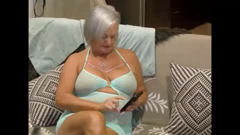Snapshot of sexyalliekay chatting on September 27, 2025, 2:27 am Sexy GILF Allie Kay online show from September 27, 2025, 2:27 am