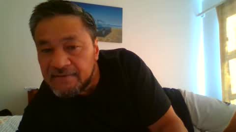 Dee online show from December 4, 2025, 7:44 pm