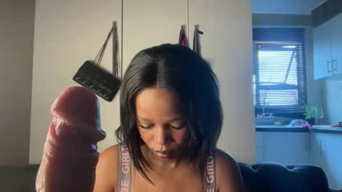 sexyasszeeee online show from December 5, 2025, 9:18 am