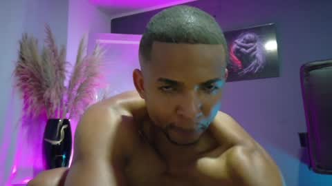 Snapshot of sexyblack1993 chatting on December 6, 2024, 12:02 am sexyblack online show from December 6, 2024, 12:02 am