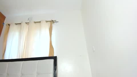 sexybootydoll online show from March 26, 2026, 10:43 am