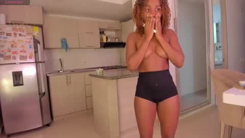 Snapshot of sexybrunnetem chatting on June 1, 2026, 8:27 am sofia online show from June 1, 2026, 8:27 am