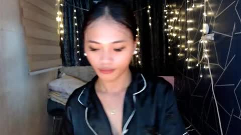 Miss Cheng online show from November 15, 2025, 8:00 am