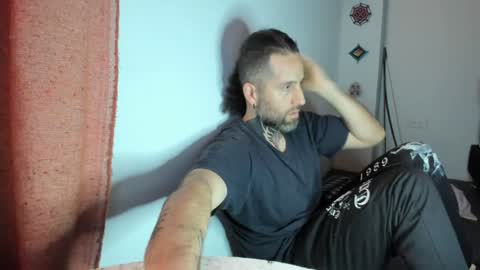 Antonioylola online show from January 1, 2025, 12:33 pm