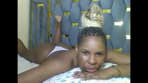Snapshot of sexyebonygal chatting on October 26, 2025, 5:30 pm QUINTER online show from October 26, 2025, 5:30 pm