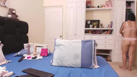Snapshot of sexyeva_25 chatting on September 12, 2025, 4:45 am Eva online show from September 12, 2025, 4:45 am