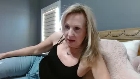 LisaisLuscious online show from February 25, 2025, 2:22 pm