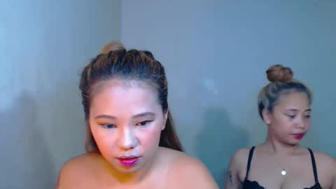 Snapshot of sexyhotbojean chatting on October 17, 2025, 6:43 pm jeanken and jelian online show from October 17, 2025, 6:43 pm
