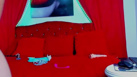 laura online show from January 22, 2025, 2:56 pm