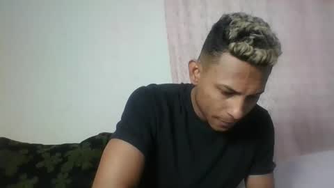 Snapshot of sexyleon69 chatting on December 30, 2024, 9:40 pm Sexy leon online show from December 30, 2024, 9:40 pm