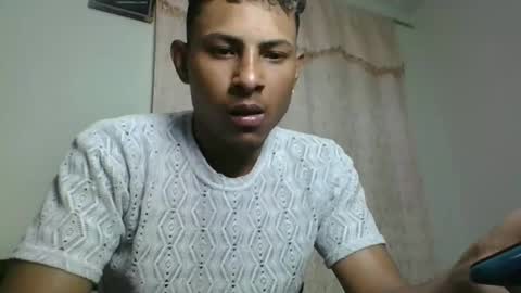 Snapshot of sexyleon69 chatting on February 12, 2025, 4:44 am Sexy leon online show from February 12, 2025, 4:44 am