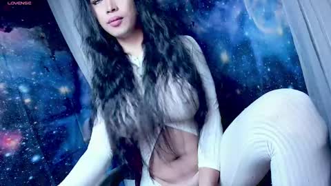 April online show from October 28, 2025, 9:06 pm