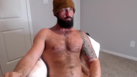 Snapshot of sexymanmk26 chatting on January 8, 2025, 1:11 am lets go private im ready to play pvt cum online show from January 8, 2025, 1:11 am