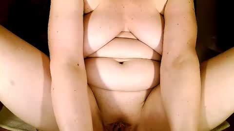 Snapshot of sexymayagold chatting on December 18, 2025, 5:35 am Squirty Maya Gold online show from December 18, 2025, 5:35 am