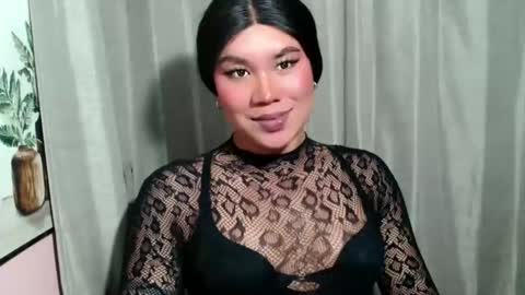Snapshot of sexymika_xoxo chatting on May 25, 2026, 5:46 am Mika online show from May 25, 2026, 5:46 am