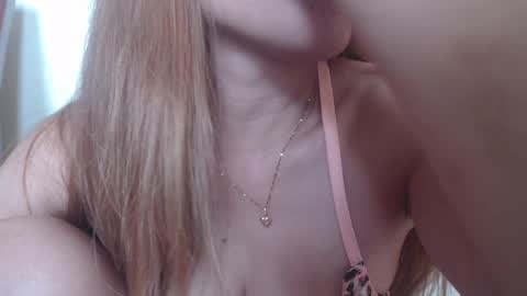 sexymye online show from February 11, 2025, 4:44 am