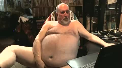 Grizz Lee Bear online show from February 1, 2025, 6:19 pm