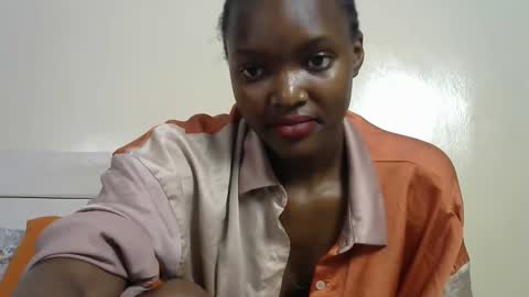 Snapshot of sexypetite_lee chatting on November 25, 2025, 6:13 am Lee online show from November 25, 2025, 6:13 am