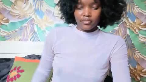 Snapshot of sexypetite_lee chatting on February 17, 2026, 1:51 pm Lee online show from February 17, 2026, 1:51 pm